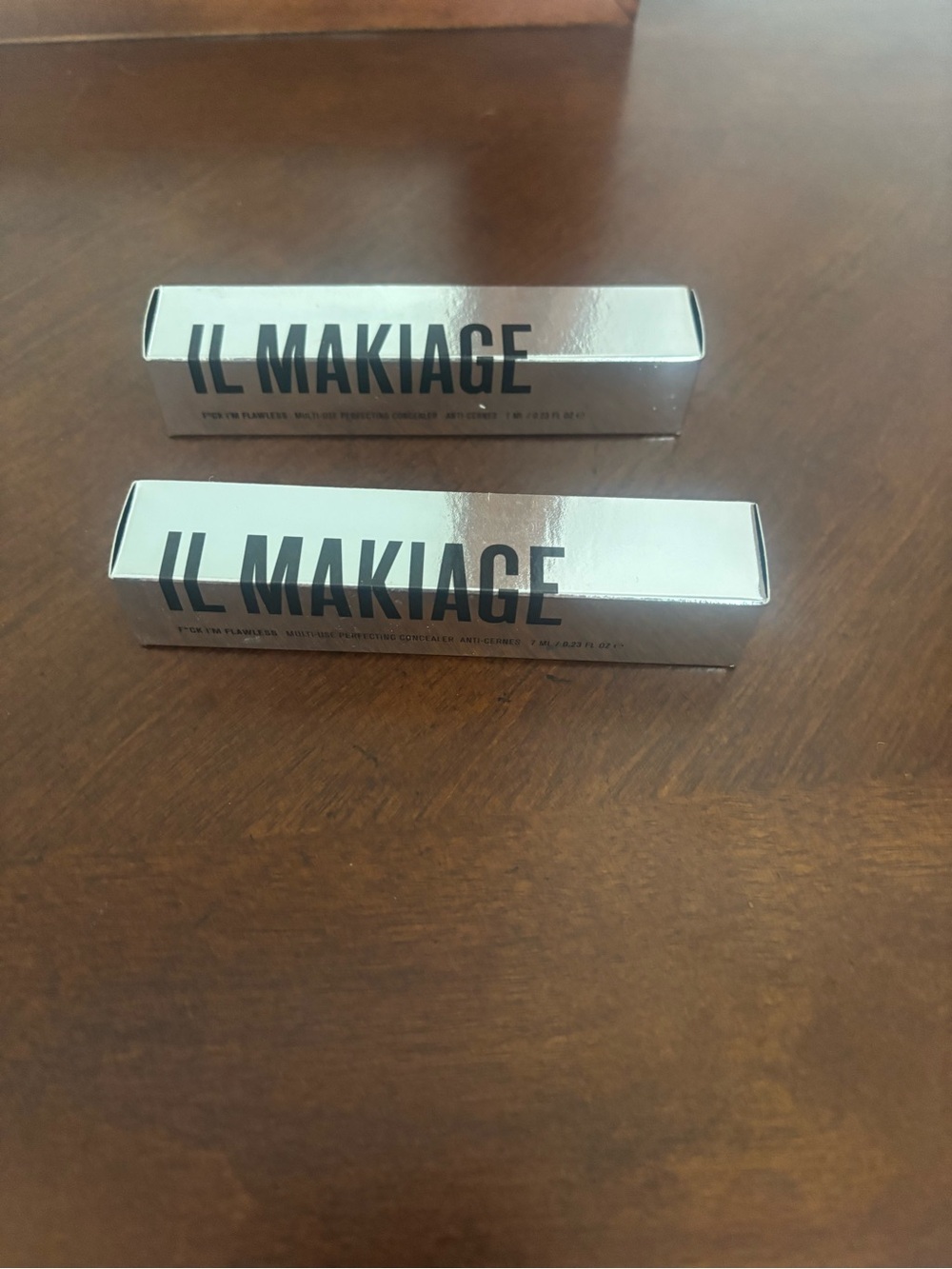 IL MAKIAGE Silver Metallic Concealer Boxes - Picture 2 of 5